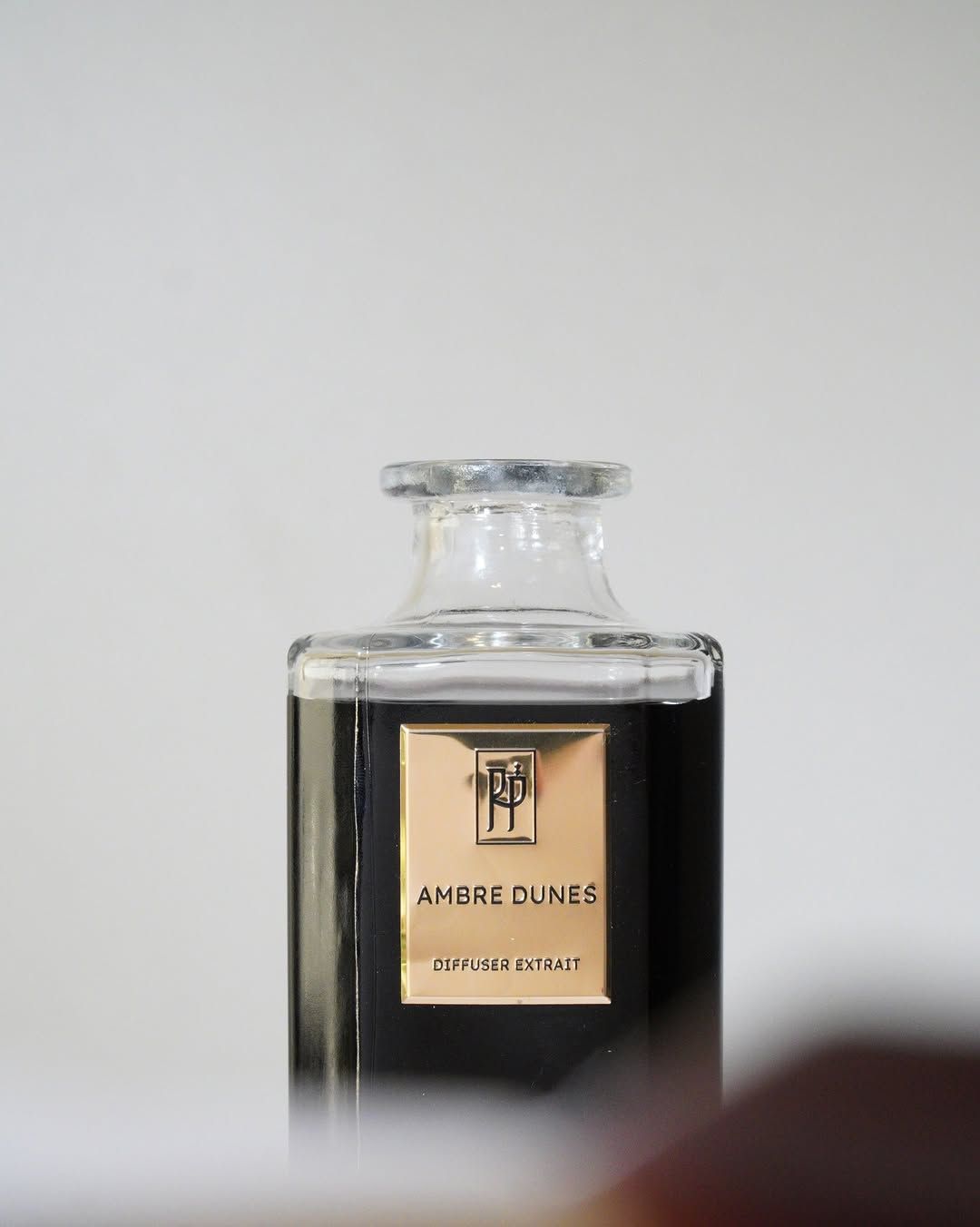 A home fragrance diffuser